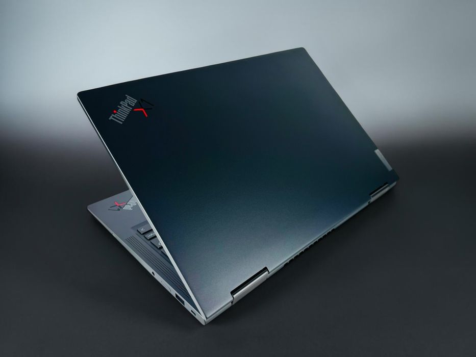 Лаптоп Lenovo ThinkPad X1 Yoga Gen 8 14" Touch i7-1355u 16GB LPDDR5 512GB Гаранция!