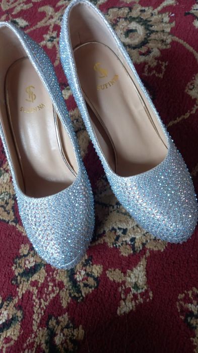 Продам обувь по 3000