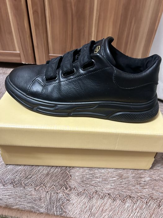 Кроссовки подросковые