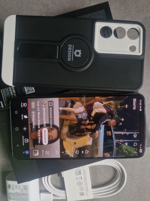 Samsung S22  cu 8Gb RAM și 128Gb memory