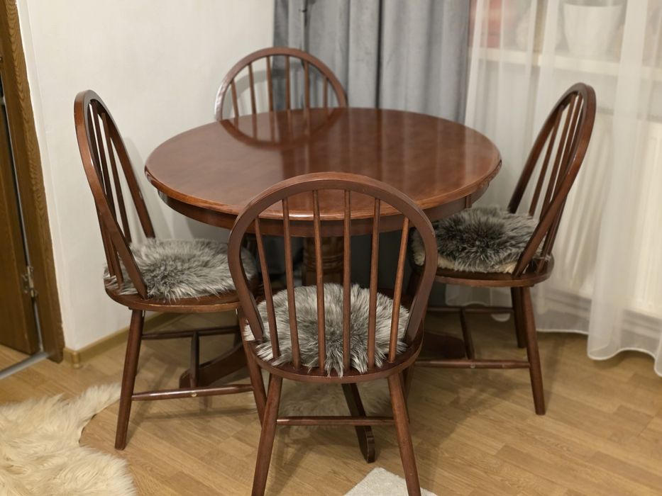 Masă lemn cu 4 scaune