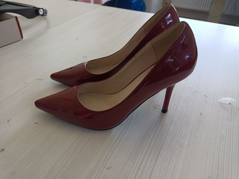 Продам туфли на шпильке