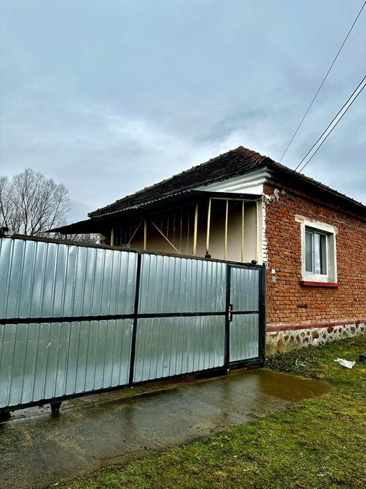 Casă de vânzare cu grădină