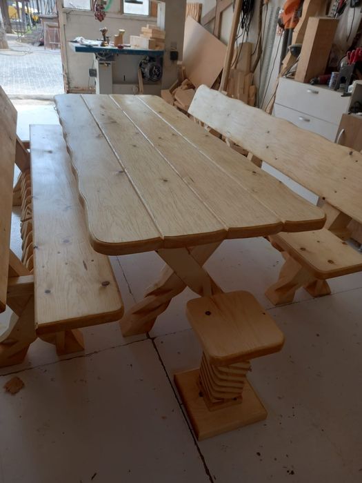 Vând stalpi sculptati