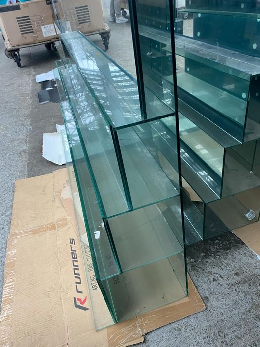 Здравейте продавам 4бр стъклени витрини
