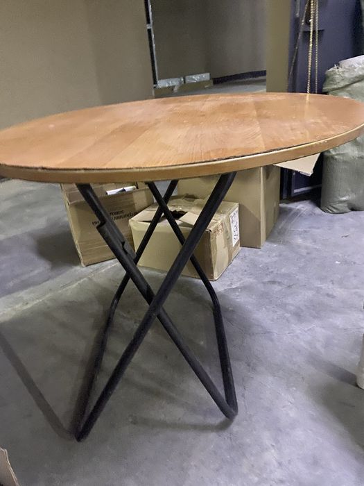 Стол круглый,  стулья