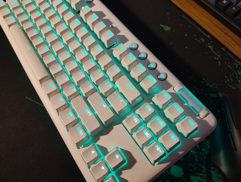 Logitech G713 механическая клавиатура