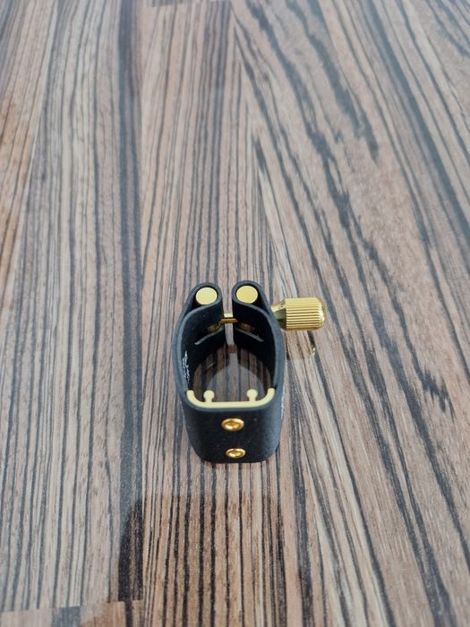 Bratara saxofon/ clarinet nou cu capac