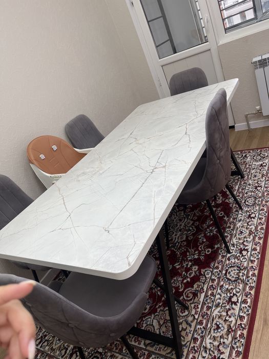 Обеденной стол  для кухня