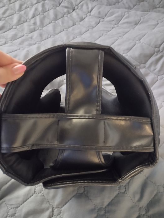 Комплект боксови ръкавици и каска