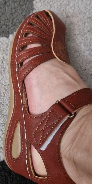 Sandale marimea 37