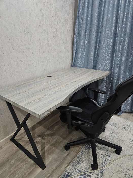 Стол компьютерный