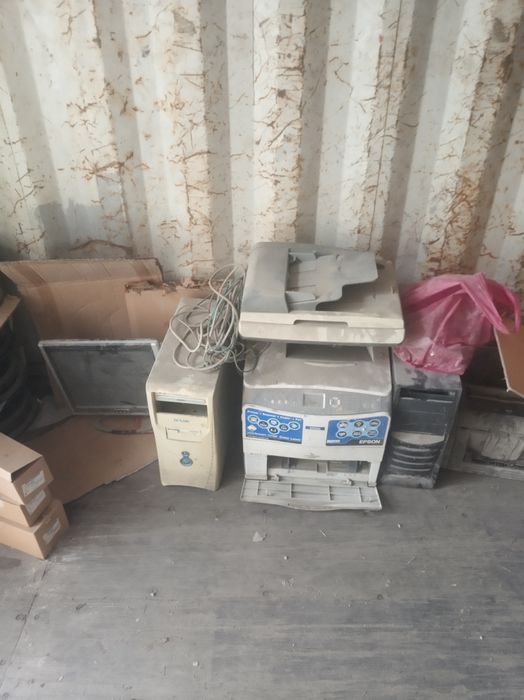 Printerlar va harf yozuvchi va ekran