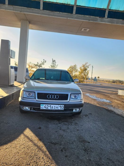 Ауди 100 в хорошем состояний