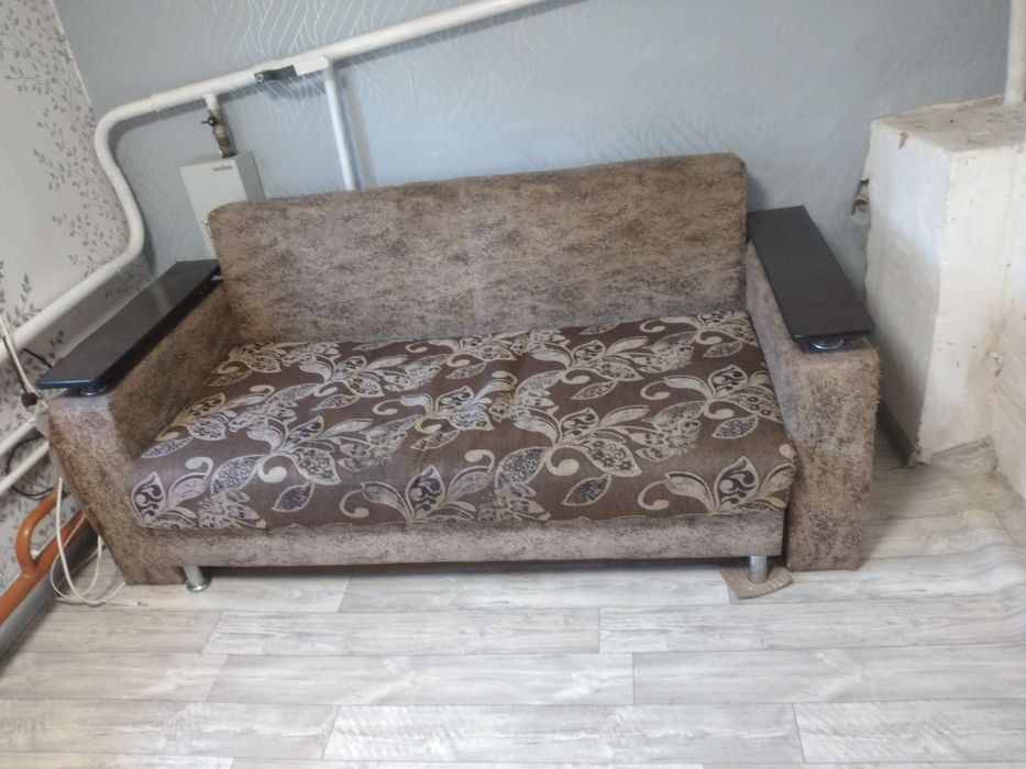 Срочно продам.  Диван угловой бу