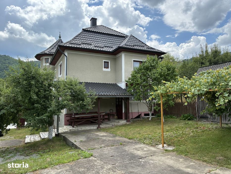 Casă D+P+1 deosebită, 244 mp, teren 1300 mp | Baia de Arieș – Apuseni