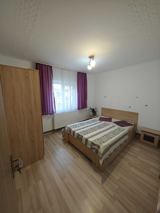 Inchiriere apartament cu 2 camere etajul 2  Zona Strand .