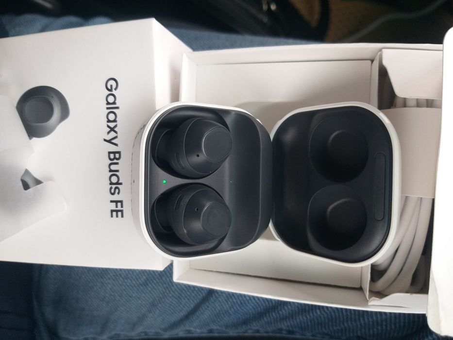 продам наушиник оргинальный новый