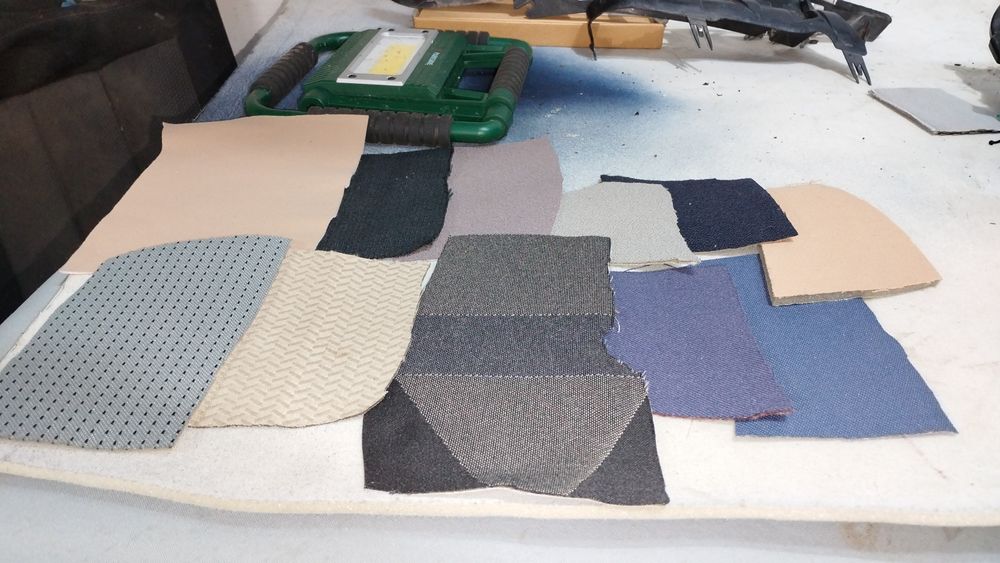 Material pentru plafon și materiale textile cu burețel pentru tapițeri