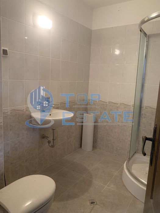 Новопостроена масивна къща в Тревненския балкан