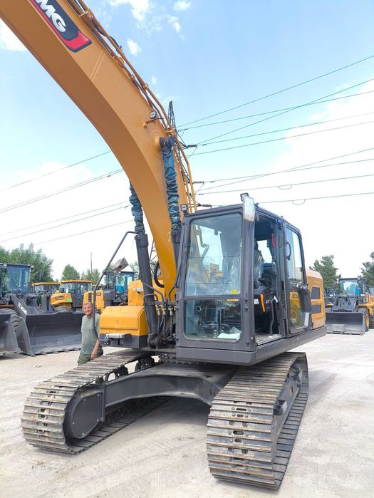 XCMG XE215G   классический 22-тонный гусеничный экскаватор  1.1 куб