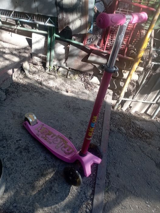 Продам велосипед и самокаты