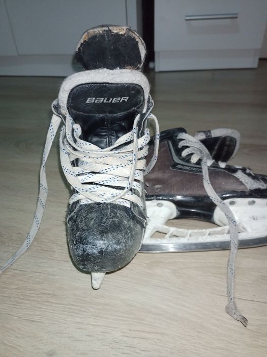 Продам коньки Bauer