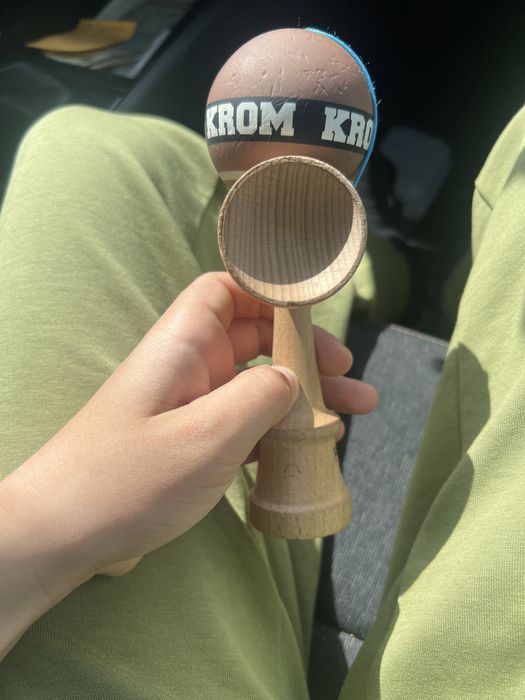 (Semnata de bisoi )Kendama strogo