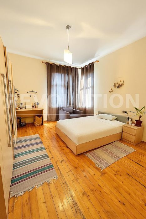 Многостаен апартамент в Център