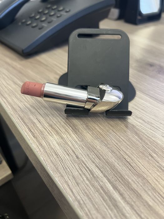 Продам помаду Евсен лоран