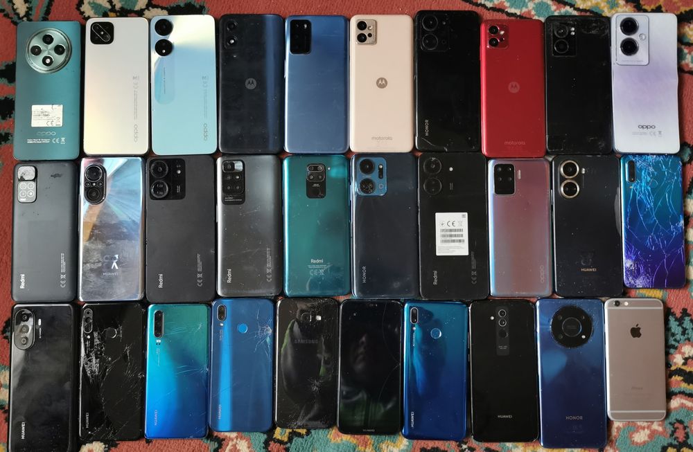 Vând telefoane pentru piese