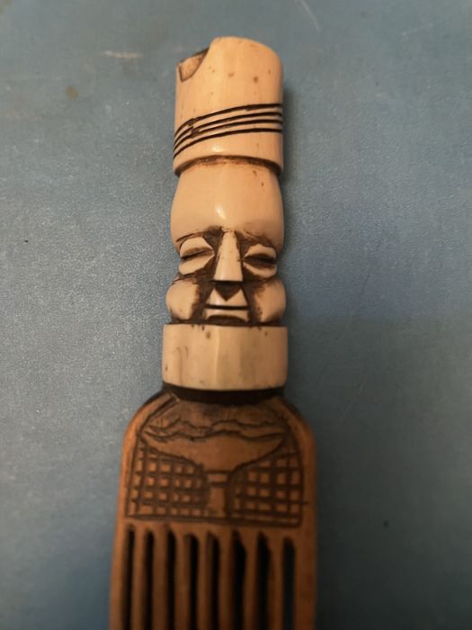 Pieptan African vechi