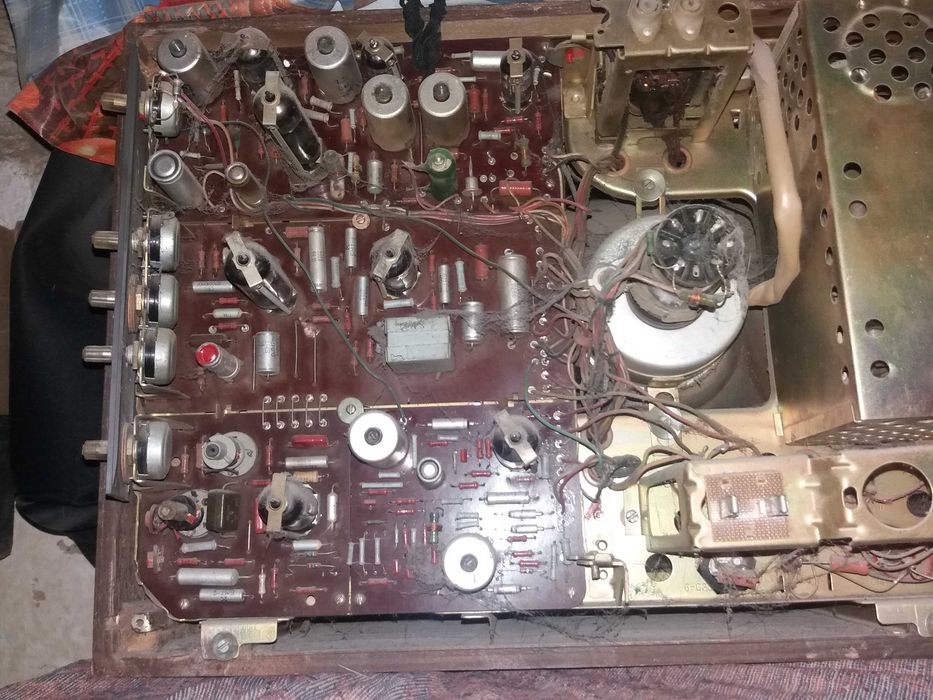 Черно белый телевизор