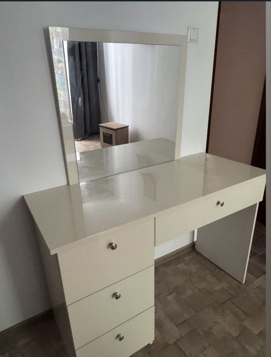 pat cu saltea :800 lei