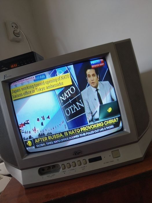 JVC япония  рангли тэлвизор очилмаган туйннери билан