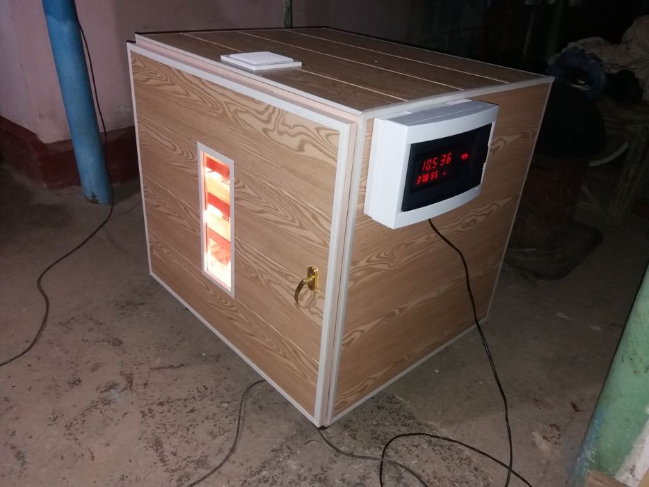 Универсальный инкубатор на 500 куриных яиц