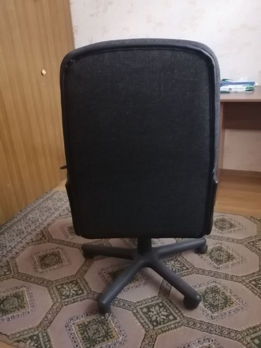 Компьютерное кресло дипломат в хорошем состоянии цена 400.000сум
