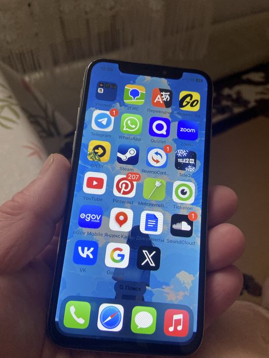 iPhone X (10) бело-стального цвета