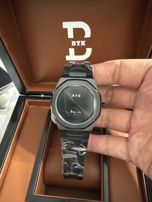 Продам часы новые