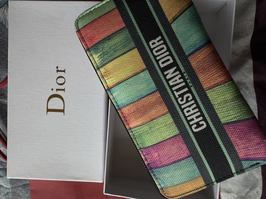 Ново дамско портмоне