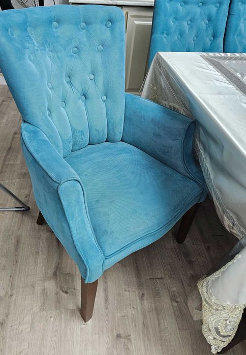 Стол и Стулья в отличном состоянии. Стол ва стул залга