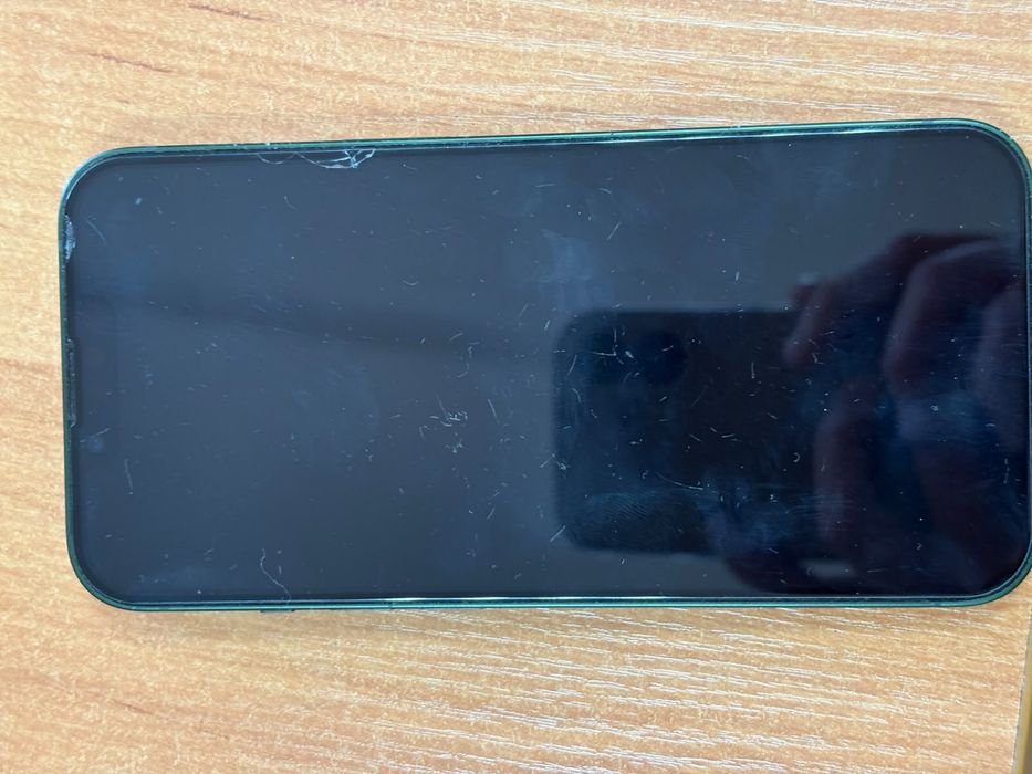 iPhone 13 зелёного цвето