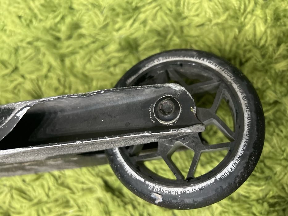 Custom тротинетка