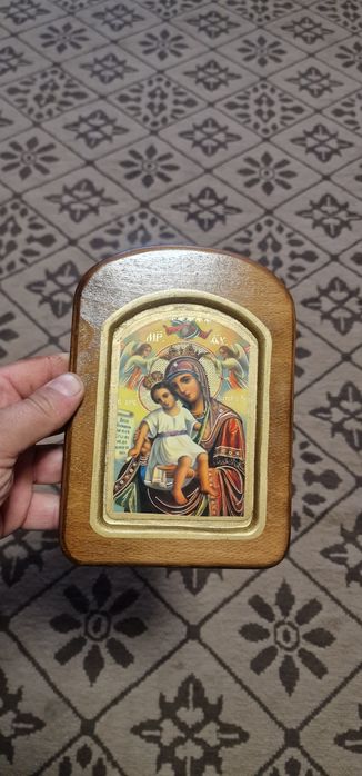 Дървена икона нова.