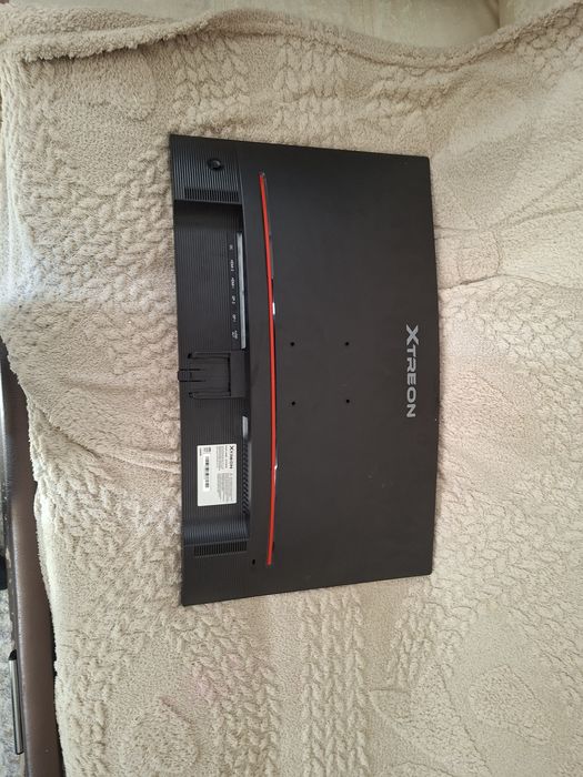 Продаётся   2 монитора Xtreon