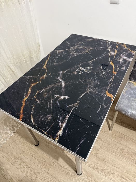 Кухонный стол со стульями