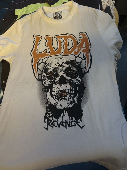 Тениски марка ЛУДА