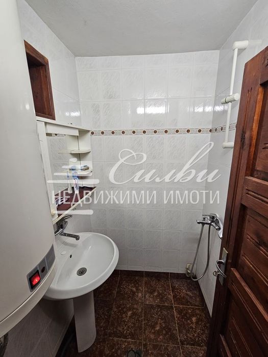 Двуетажна ОБЗАВЕДЕНА къща с двор - с. Драгоево