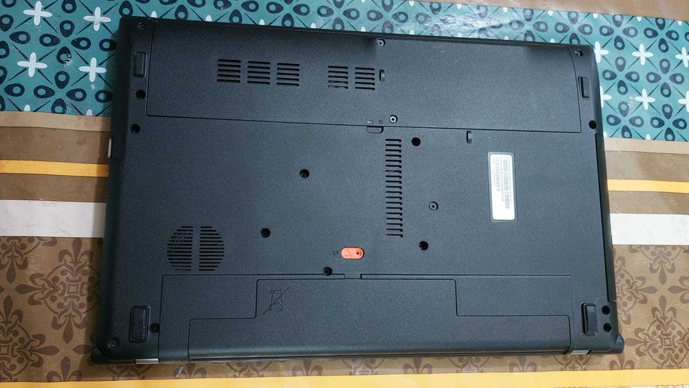 Laptop Acer V3 531G ca nou la pret atractiv
