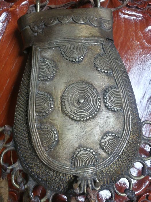 Антикварен бронзов съд.Обзавеждане